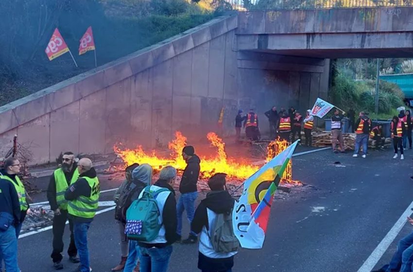 France/retraites: les blocages se poursuivent à la veille d’une nouvelle journée de mobilisation