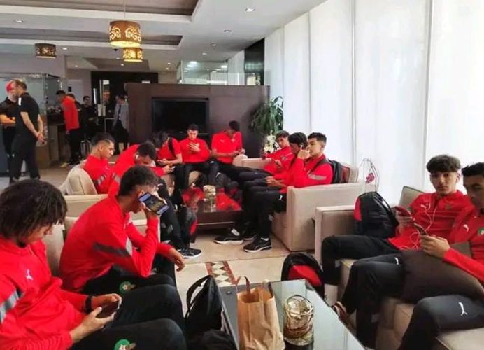 La sélection marocaine a décollé vers Constantine à bord d’un vol direct pour prendre part à la CAN U17 en Algérie