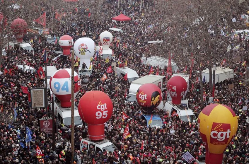 Réforme des retraites en France: des milliers de manifestants dans