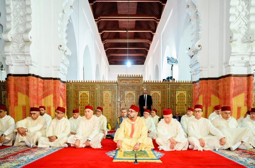 SM le Roi, Amir Al Mouminine, accomplit la prière du vendredi à la mosquée Al Mohammadi à Casablanca