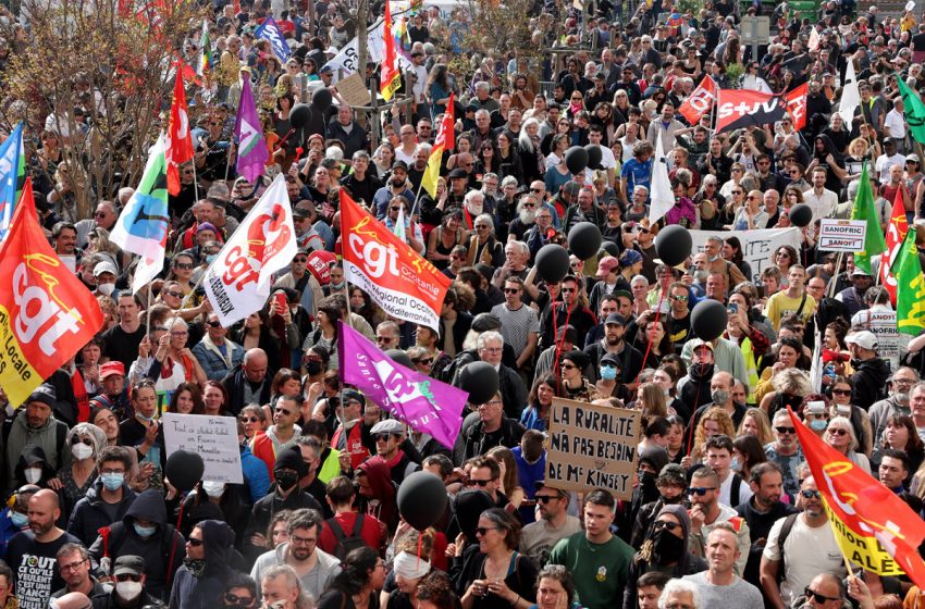  Les syndicats français descendent  pour la fête du travail, unis contre la réforme des retraites controversée