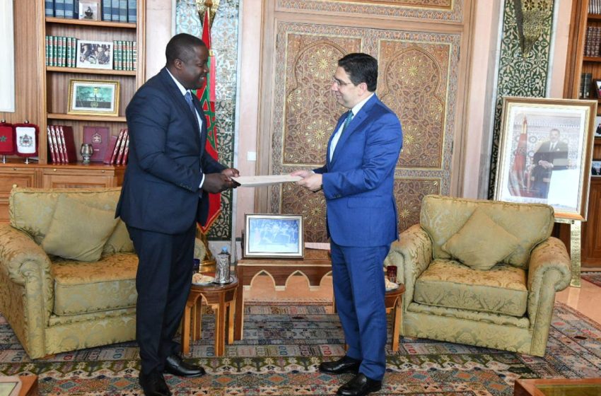  M. Bourita reçoit le ministre zambien des AE porteur d’un message écrit à SM le Roi du Président de la Zambie