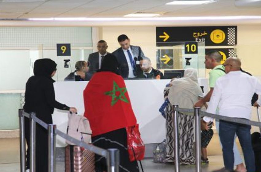 Les Marocains évacués du Soudan expriment leur gratitude à SM le Roi et leur joie de regagner la patrie