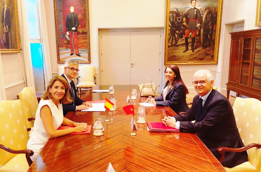  Nizar Baraka s’entretient à Madrid avec la ministre espagnole des Transports