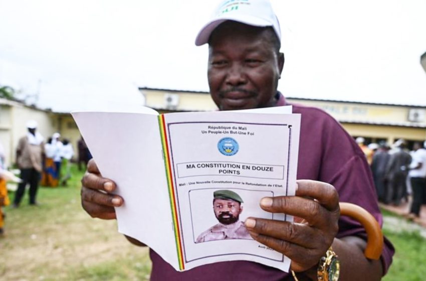 Les électeurs maliens commencent à voter pour le référendum constitutionnel
