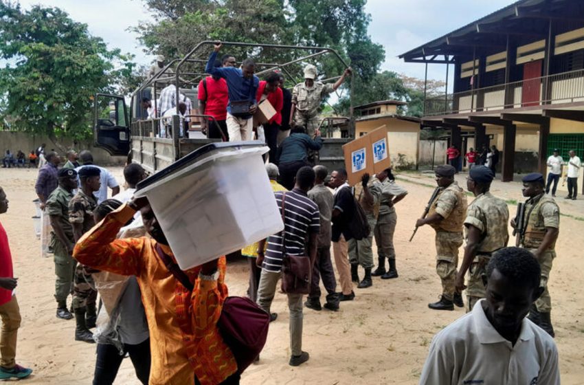 Présidentielle au Gabon: Couvre-feu instauré et internet coupé