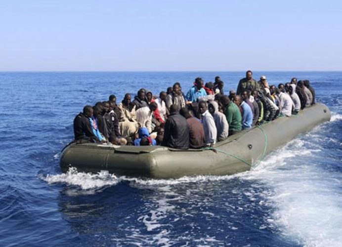 Interception au niveau du littoral de Dakhla d’une pirogue avec à son bord 130 candidats sénégalais à la migration irrégulière