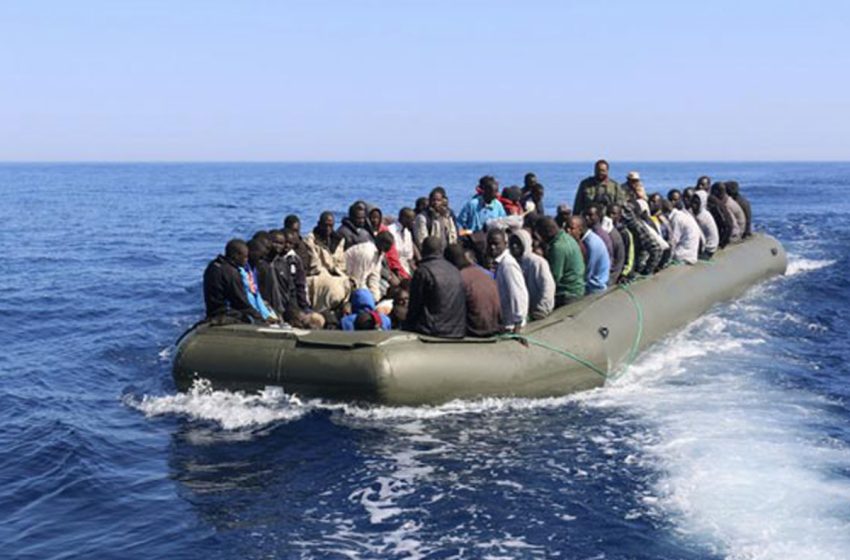  Laâyoune: Des éléments des FAR portent assistance à 55 Subsahariens candidats à la migration irrégulière