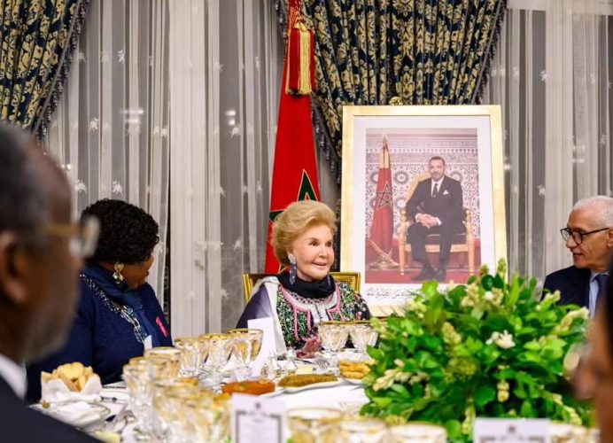 SM le Roi offre un dîner en l’honneur des participants à la 10è AG de l’Union africaine des aveugles, présidé par Son Altesse la Princesse Lalla Lamia Essolh
