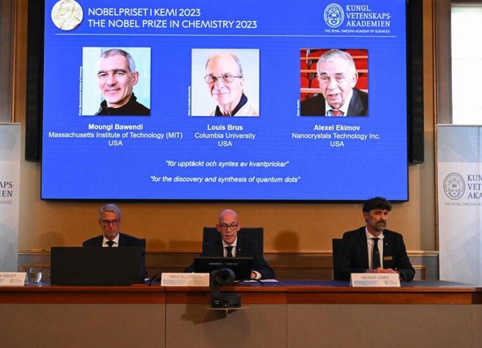 Le Nobel de chimie attribué à trois chercheurs pour leurs travaux sur les boîtes quantiques