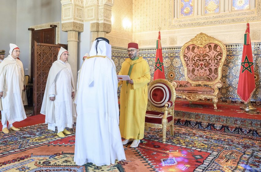 Sa Majesté le Roi reçoit plusieurs ambassadeurs étrangers