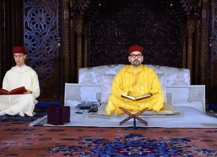 SM le Roi, Amir Al-Mouminine, préside une veillée religieuse en commémoration du 25è anniversaire de la disparition de Feu SM le Roi Hassan II