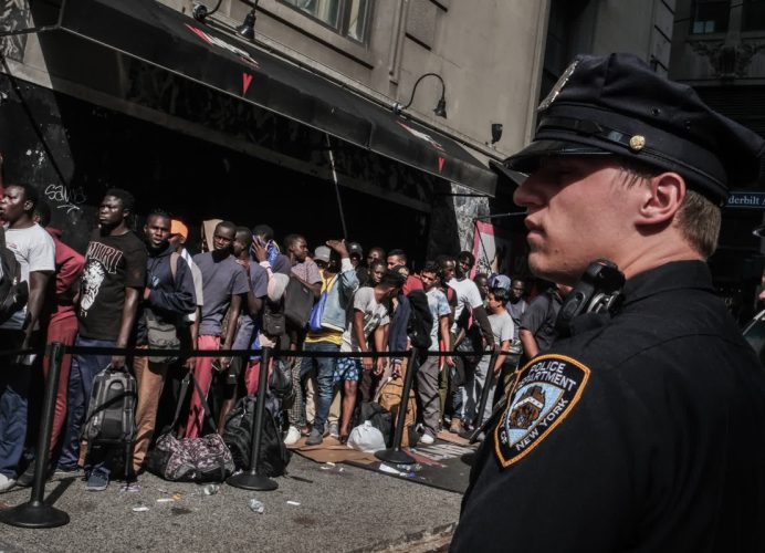États-Unis: New York sollicite l’aide fédérale face à une crise migratoire persistante