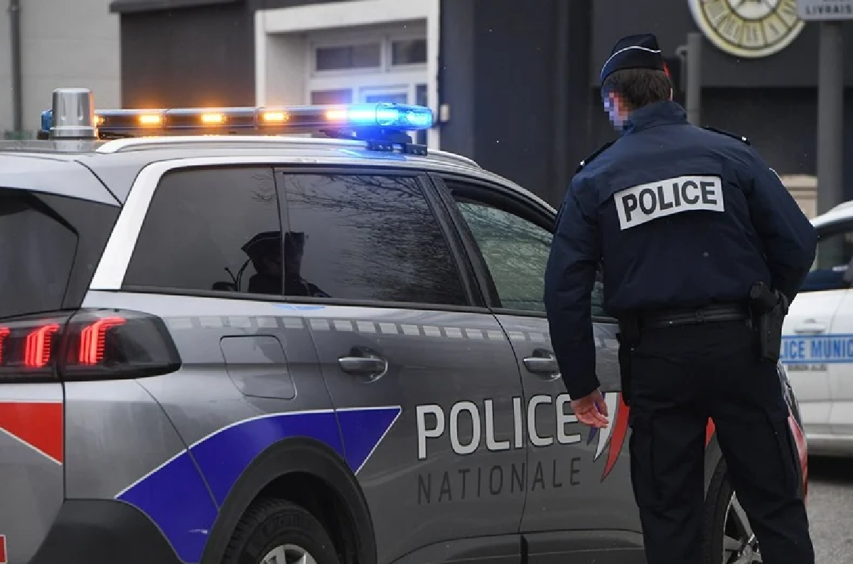 Un mort et deux blessés dans une attaque à l’arme blanche à Paris