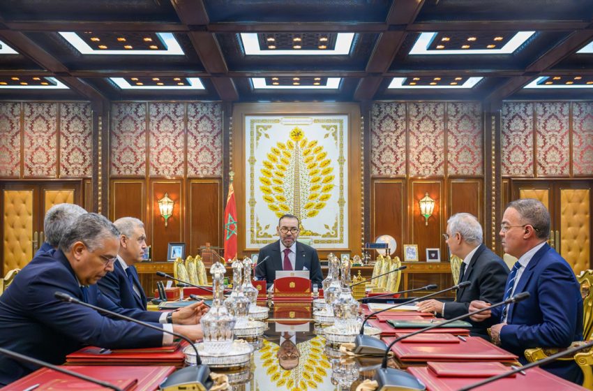 SM le Roi Mohammed VI préside une séance de travail