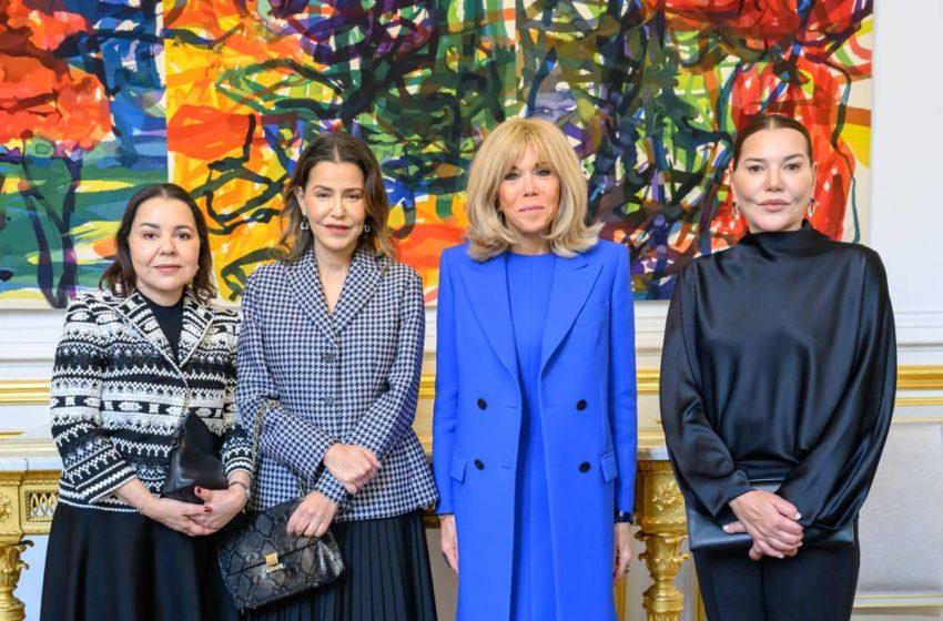  Sur Très Haute Instruction de SM le Roi, LL.AA.RR les Princesses Lalla Meryem, Lalla Asmae et Lalla Hasnaa reçues à déjeuner au Palais de l’Elysée, à l’invitation de Madame Brigitte Macron