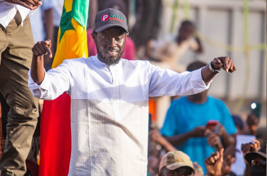  Présidentielle au Sénégal: le candidat de la coalition au pouvoir félicite Bassirou Diomaye Faye “pour sa victoire dès le 1er tour”