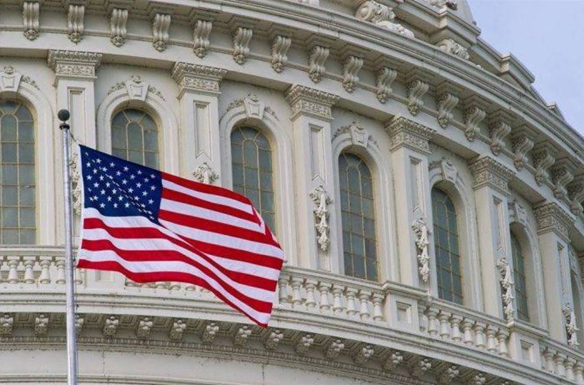 USA: Le Sénat adopte une loi de finances, évitant une