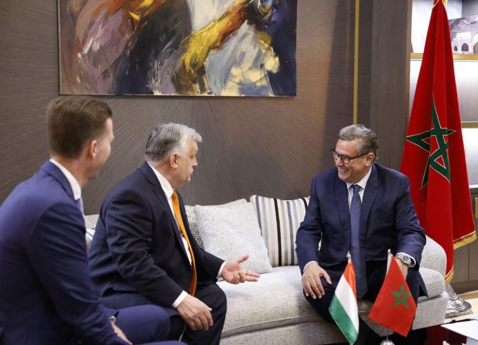 Le Chef du gouvernement s’entretient à Marrakech avec le Premier ministre hongrois