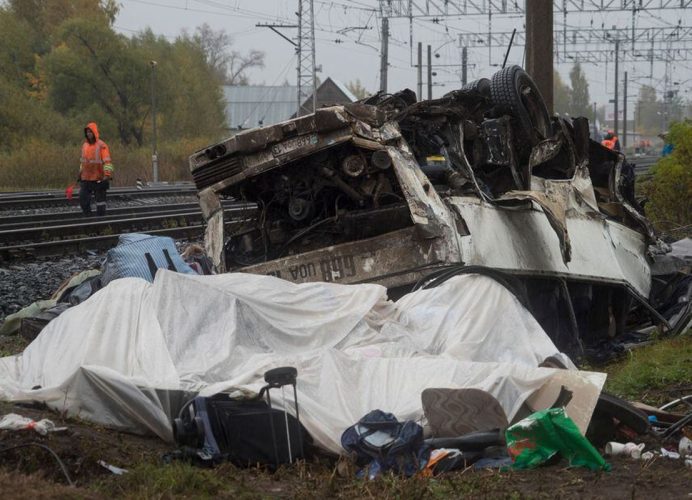 Russie: Sept morts dans la collision entre un bus et un train