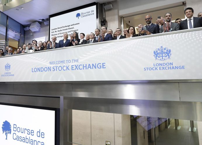 Nadia Fettah sonne la cloche d’ouverture de la Bourse de Londres