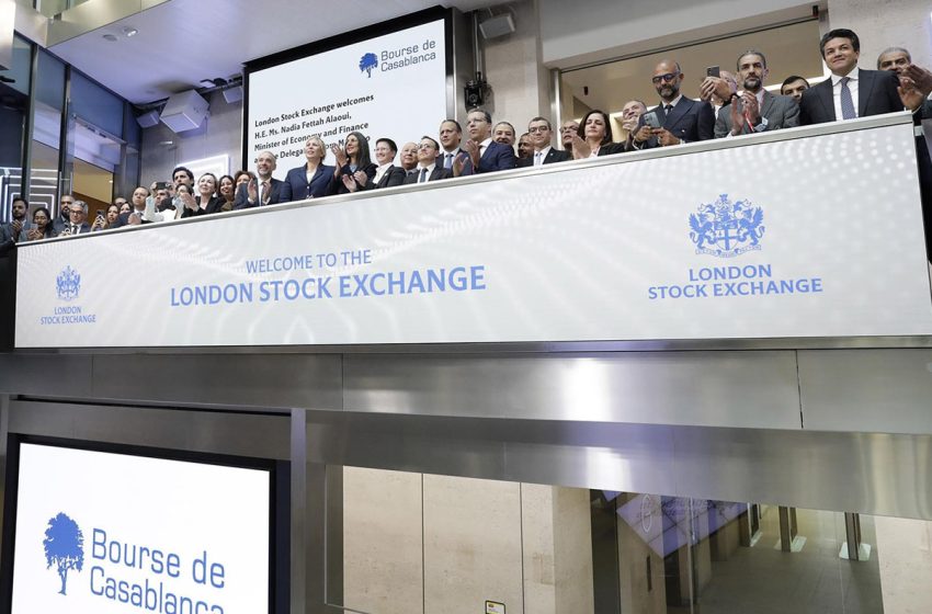  Nadia Fettah sonne la cloche d’ouverture de la Bourse de Londres