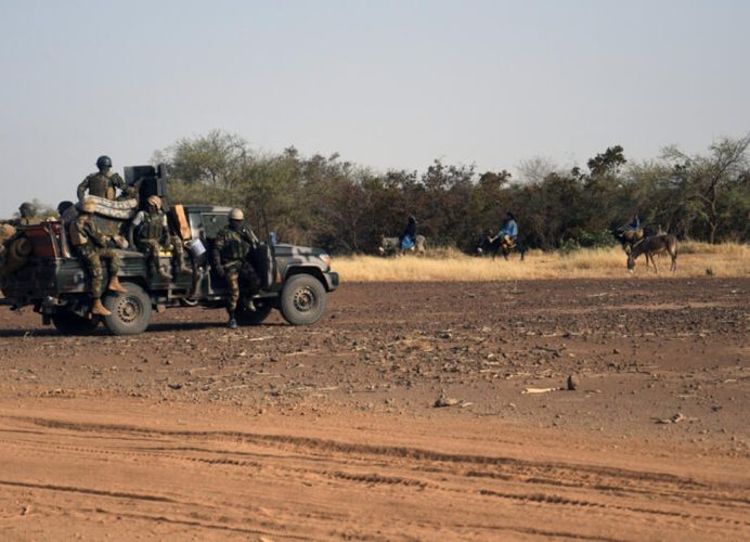 Niger: sept civils tués dans une attaque “terroriste” près du Burkina Faso (armée)