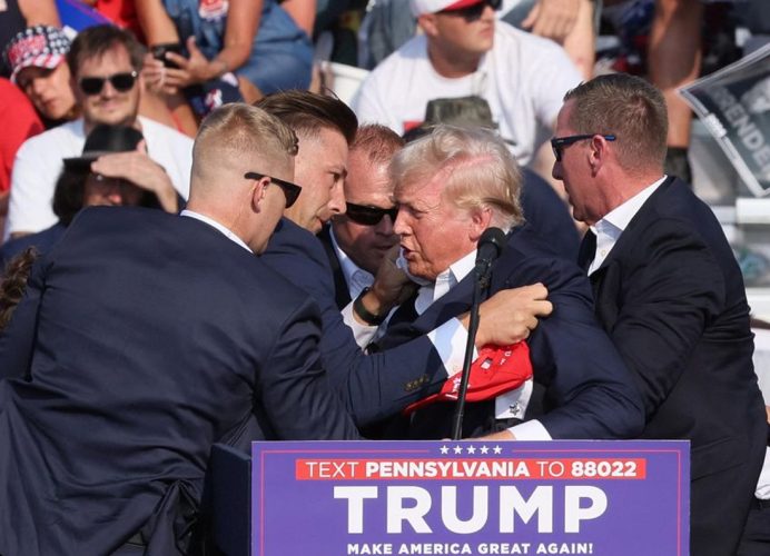 USA: Trump évacué d’urgence d’un meeting de campagne après des détonations