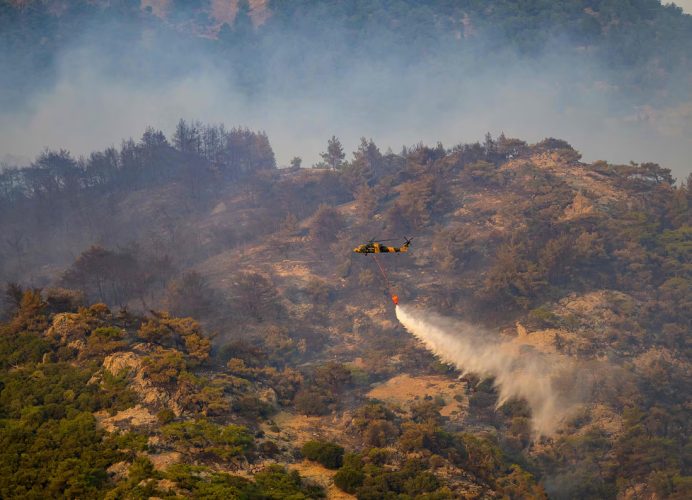 Turquie : les incendies en majorité maitrisés à Izmir