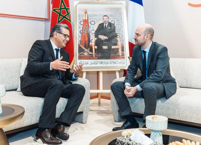 Le Chef du gouvernement s’entretient à Paris avec le ministre français de l’Europe et des Affaires étrangères