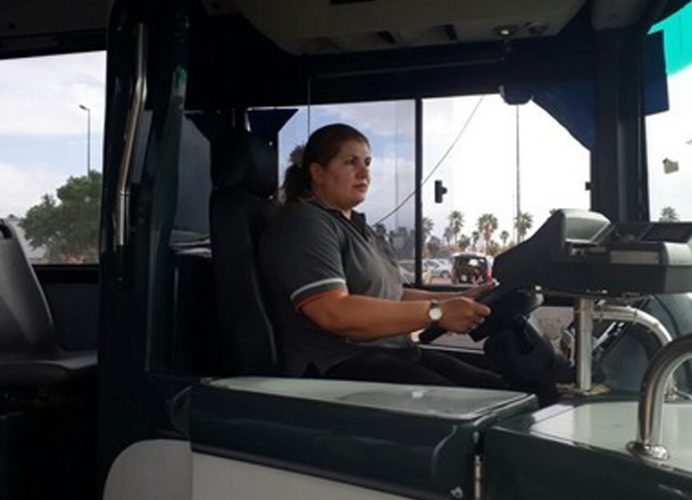Casablanca : Au volant de leurs bus, des femmes tentent de changer leurs vies et les préjugés à leur encontre