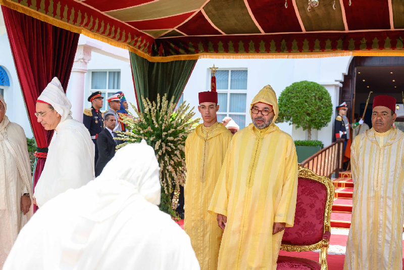 Sa Majesté le Roi préside à M’diq une réception à l’occasion de la glorieuse Fête du Trône