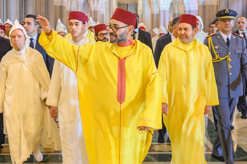 Sa Majesté le Roi préside à M’diq une réception à l’occasion de la glorieuse Fête du Trône