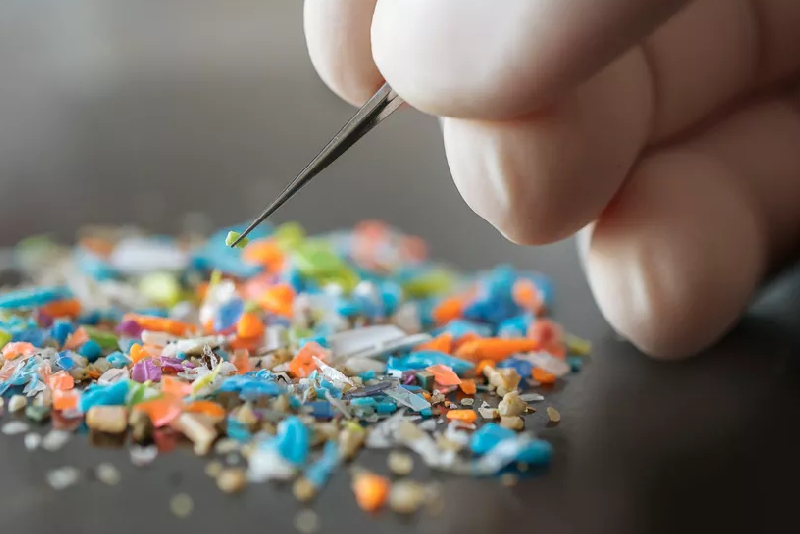 Des scientifiques chinois et américains développent une méthode permettant de transformer les déchets plastiques en essence
