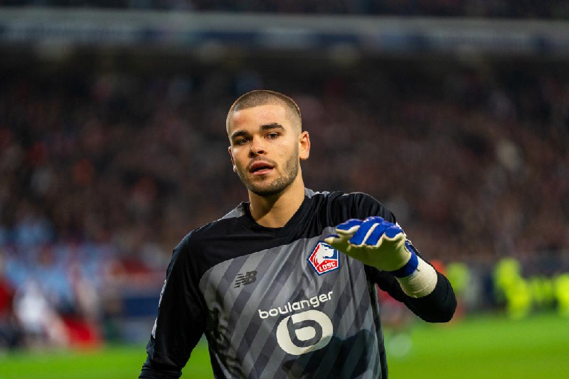 Le PSG s’offre les services du portier de Lille Lucas Chevalier