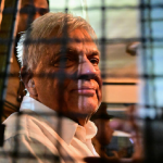 Sri Lanka: L’ex-président Ranil Wickremesinghe hospitalisé d’urgence après une première nuit en prison