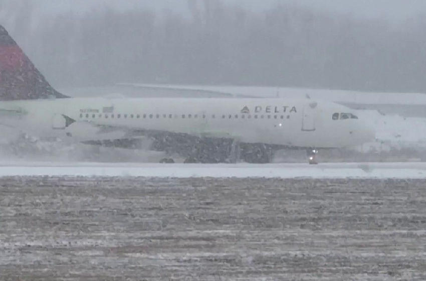  USA : le trafic aérien perturbé dans le nord-est en raison d’une tempête de neige