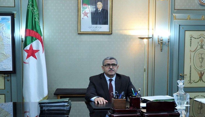 استقالة حكومة عبد العزيز جراد بالجزائر