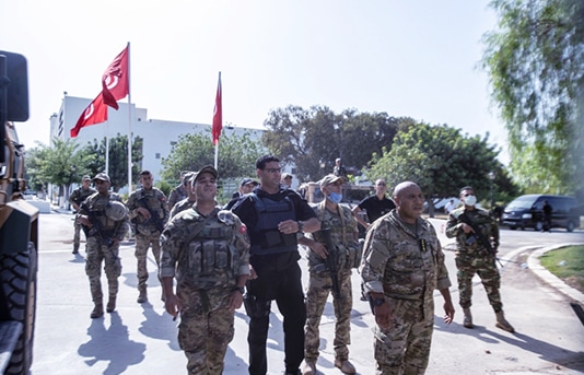 تونس:قوات الأمن التونسية تقتحم مقر قناة الجزيرة