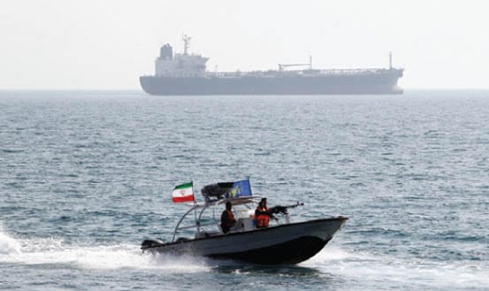 ايران تهدد اسرائيل: سنرد إذا ضربت سفينة لبنان