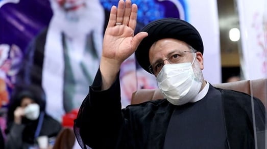 خامنئي ينصب رئيسي رئيسا جديدا لإيران