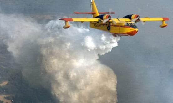طائرات كنادير تتدخل لإخماد حريق مهول بواحات الرشيدية