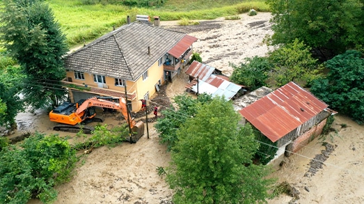  تركيا: استمرار حرائق الجنوب وفيضانات تجتاح الشمال