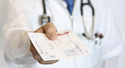 قانون جديد يجبر الأطباء على تحسين خطهم في المغرب