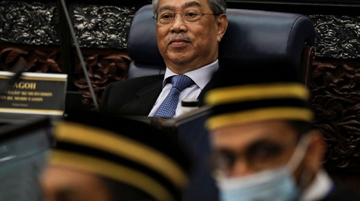رئيس الوزراء الماليزي يرفض الدعوات لاستقالته