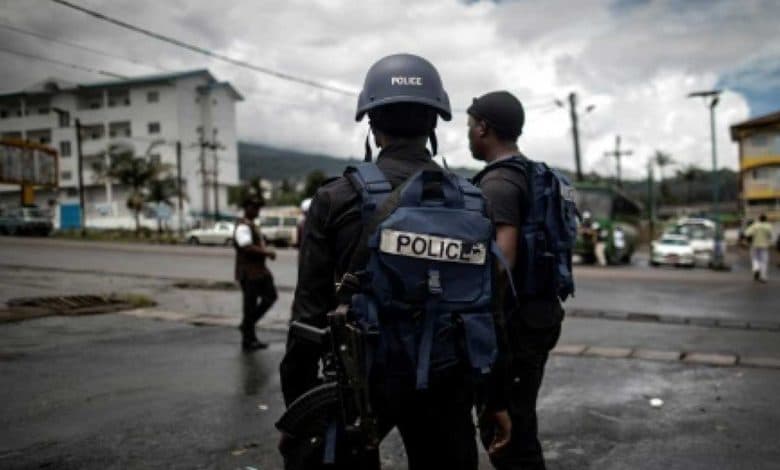  القبض على خمسة من ضباط الشرطة في الكاميرون بسبب مقطع فيديو لتعذيب محتجزين