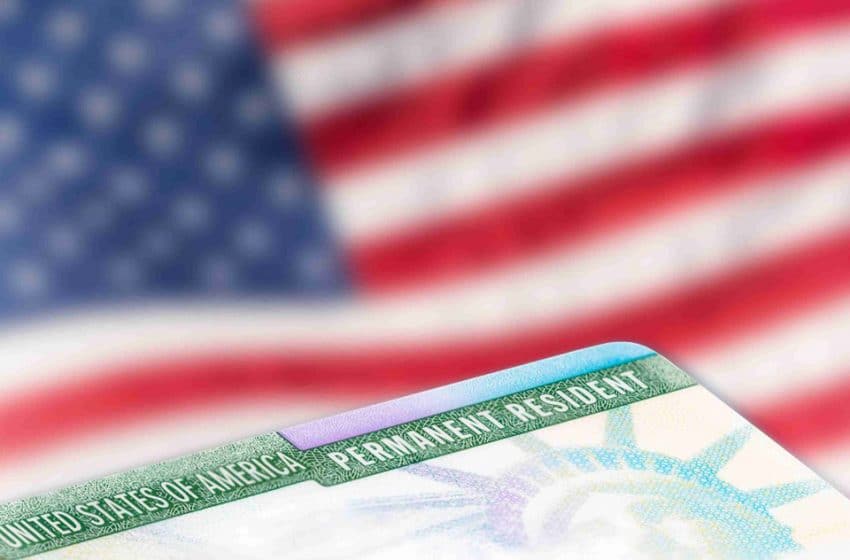  واشنطن تنهي صلاحية 80 ألف بطاقة خضراء للأجانب