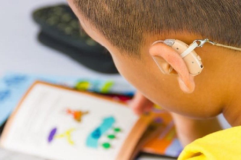  أزيلال: وضع آلات تصحيح السمع لفائدة أشخاص من ذوي الاحتياجات الخاصة