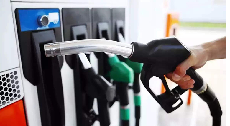  ارتفاع أسعار النفط مع استمرار شح الإمدادات العالمية والطلب القوي على الوقود