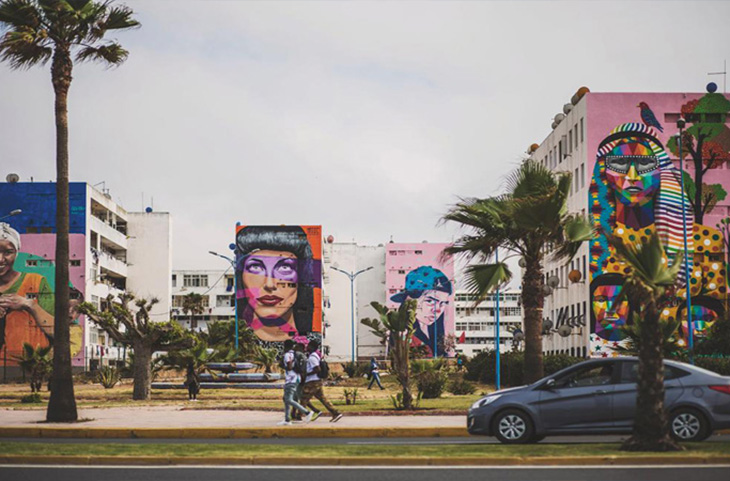  الدار البيضاء.. إنجاز جدارية فنية تعكس الحياة اليومية للساكنة